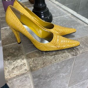 Yellow snake like Nine West pumps